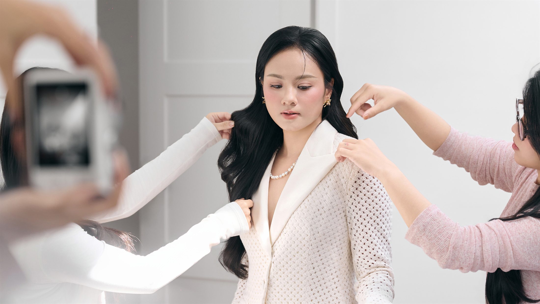 Behind the scenes styling for a Leici client production