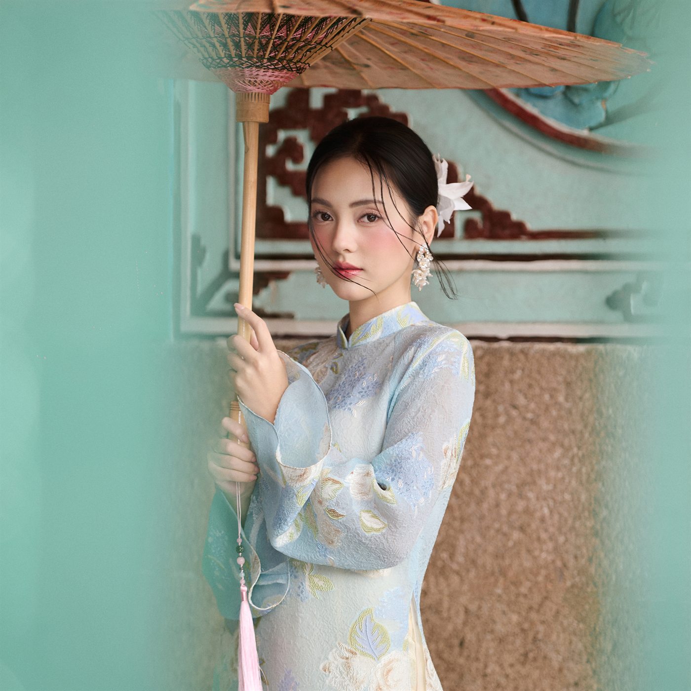 AoDai fashion portrait photographed by Leici