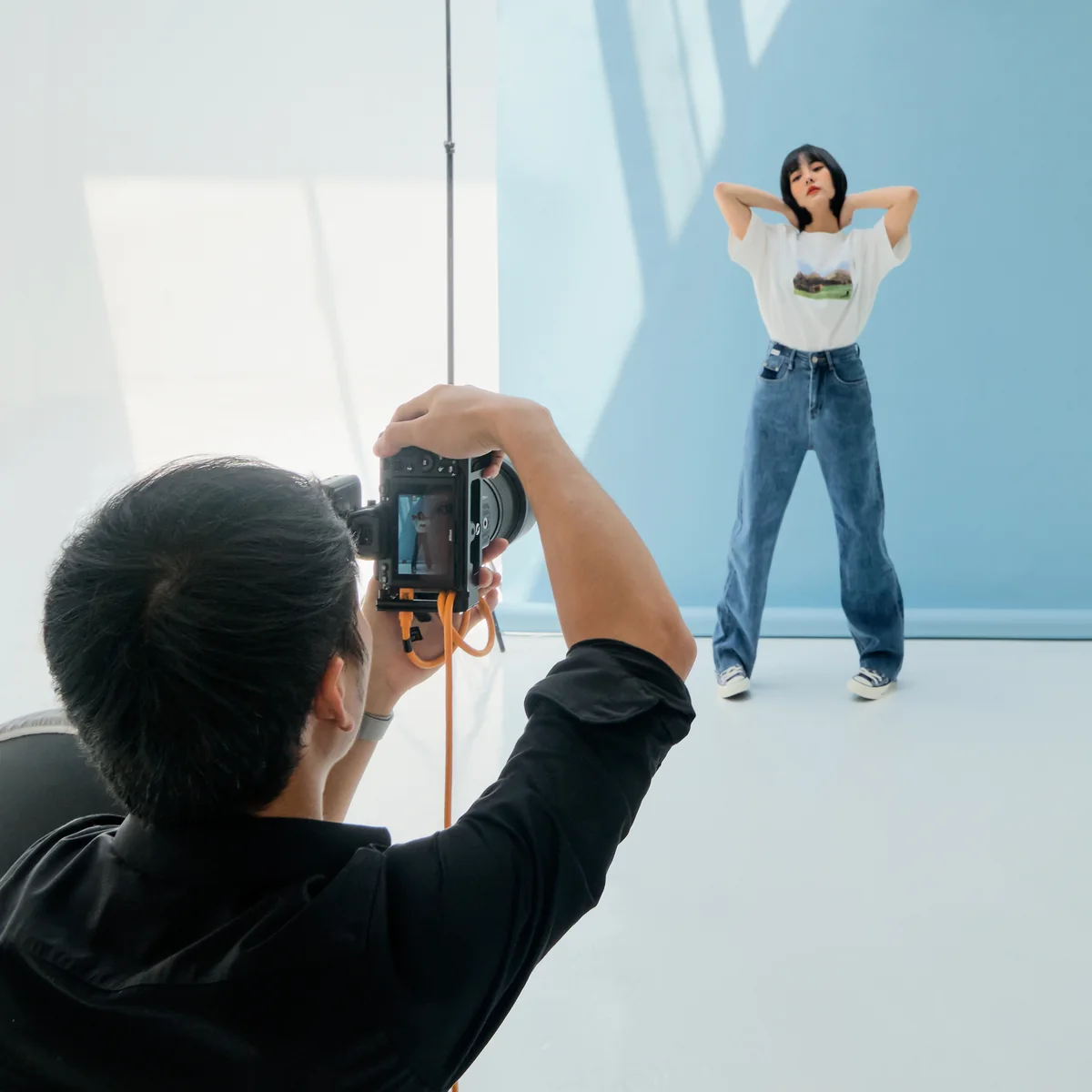 Leici photographer directing a model in the studio